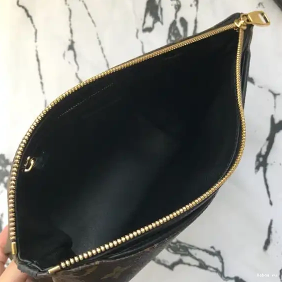 Louis Vuitton BEAUTY PALLAS CASE 0702